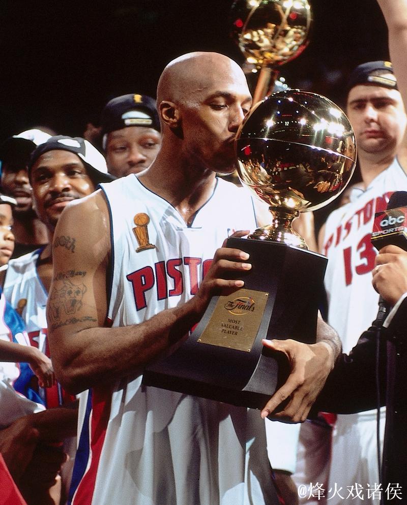 卡特与比卢普斯携手入选名人堂,韦斯特三度荣耀加身 卡特与比卢普斯携手入选名人堂,韦斯特三度荣耀加身